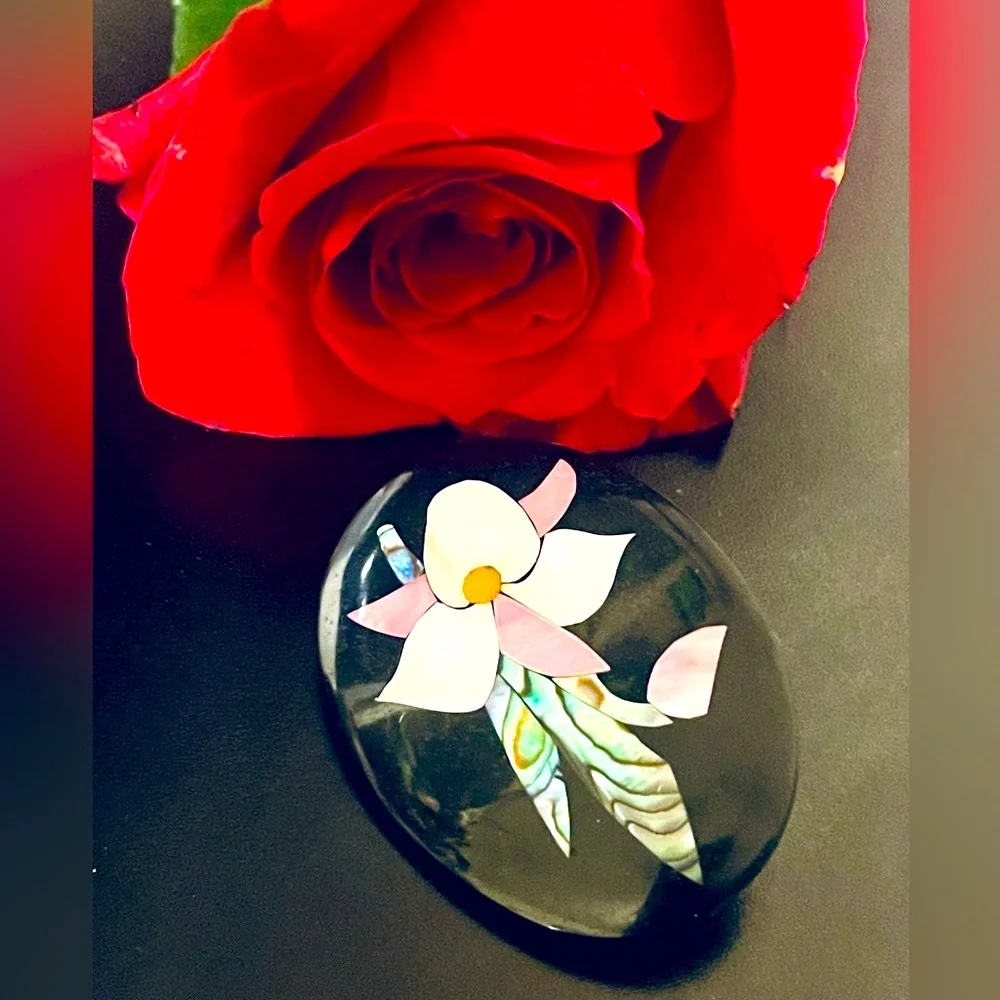 Vintage Mother of Pearl and Abalone Floral Design Brooch - Picture 2 of 8